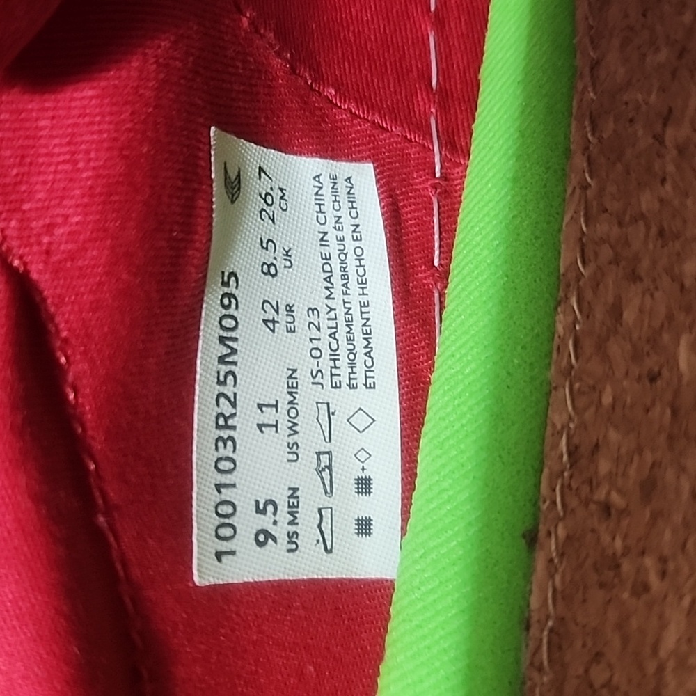 Cariuma Oca Low Red Bandana Canvas Sneaker Unisex - Picture 10 of 11